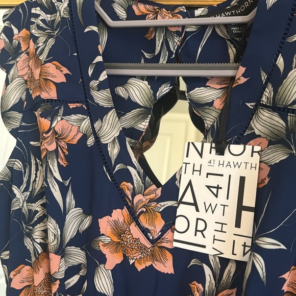 Scallop Detail Dress – a chic and sophisticated choice for any occasion. - Picture 4 of 4